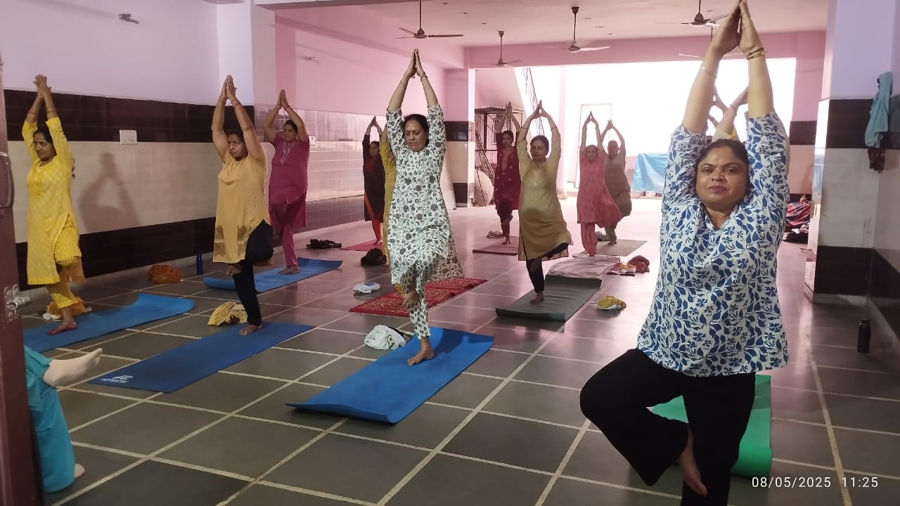 6 Yogashalas are being organized daily by Yoga Trainer Sonia at Nawan Gaon